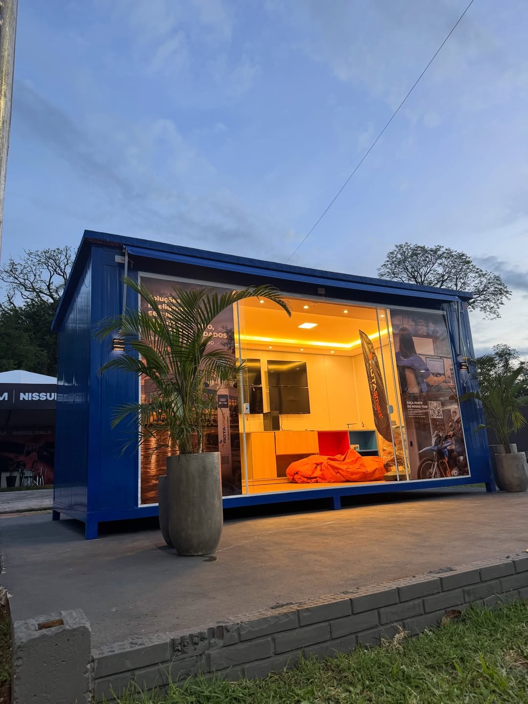 Fachada do escritório de 18 m² entregue à Rota Smart para a Expofest Ijuí.